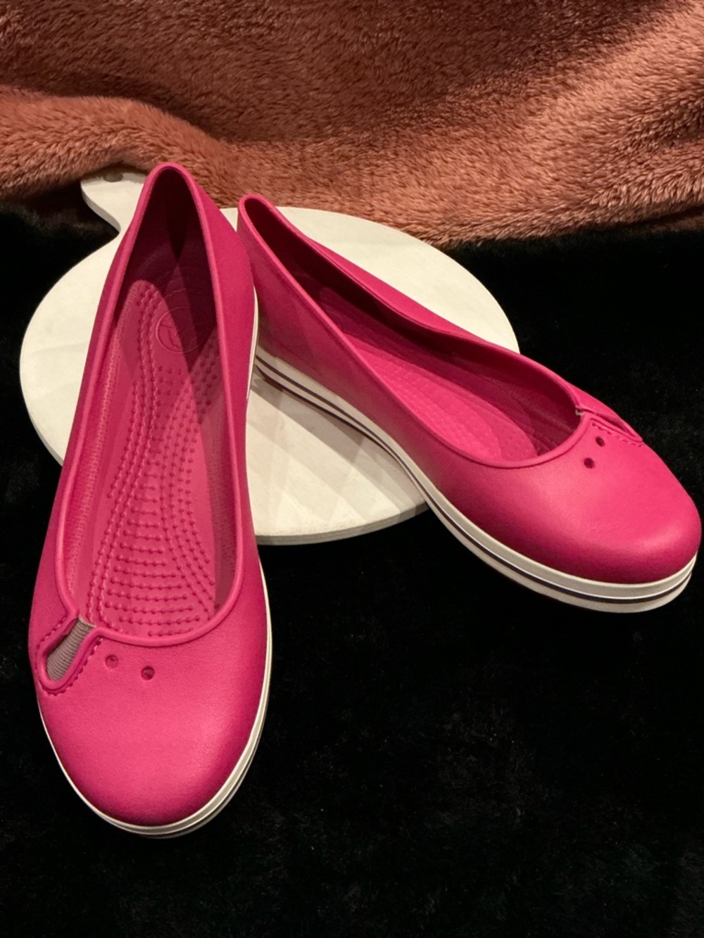 CROCS Croslite Bright Pink Slip-On Ballet Flats Size 8